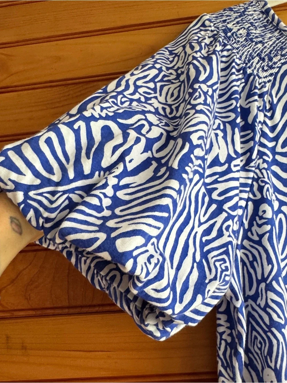 Lilly Pulitzer Blue and White Printed Shift Dress - Picture 5 of 13